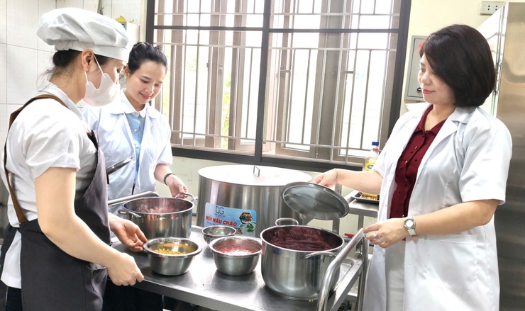 Đoài Phương siết chặt an toàn thực phẩm, nâng cao chất lượng bữa ăn học đường- Ảnh 1.