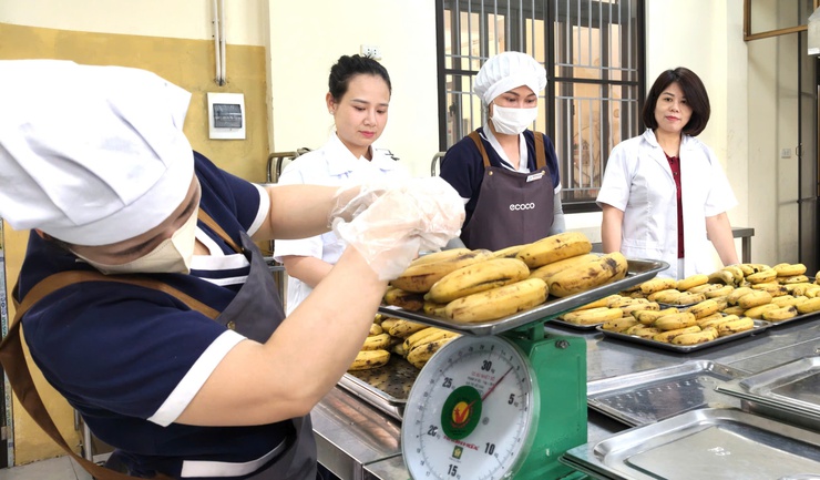 Đoài Phương siết chặt an toàn thực phẩm, nâng cao chất lượng bữa ăn học đường- Ảnh 2.
