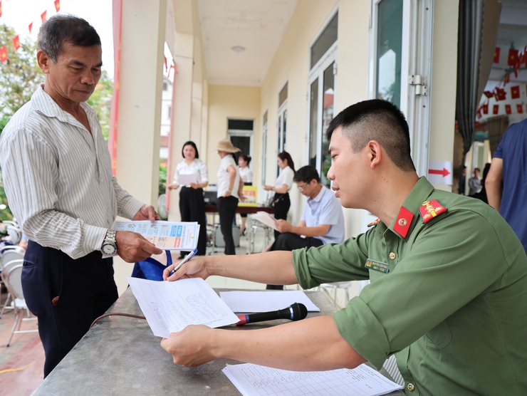 Công an xã Tam Hưng đẩy mạnh tuyên truyền, nâng cao nhận thức Nhân dân trong công tác giải phóng mặt bằng- Ảnh 2.