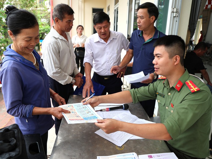 Công an xã Tam Hưng đẩy mạnh tuyên truyền, nâng cao nhận thức Nhân dân trong công tác giải phóng mặt bằng- Ảnh 1.