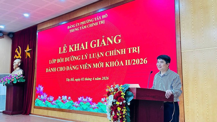 Khai giảng lớp bồi dưỡng lý luận chính trị dành cho đảng viên mới khóa II/2026 tại Trung tâm Chính trị phường Tây Hồ- Ảnh 2.