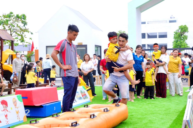 RỰC RỠ SẮC MÀU “NGÀY HỘI THỂ THAO – SPORTS DAY” TẠI TRƯỜNG MẦM NON LÂM TIÊN- Ảnh 18.