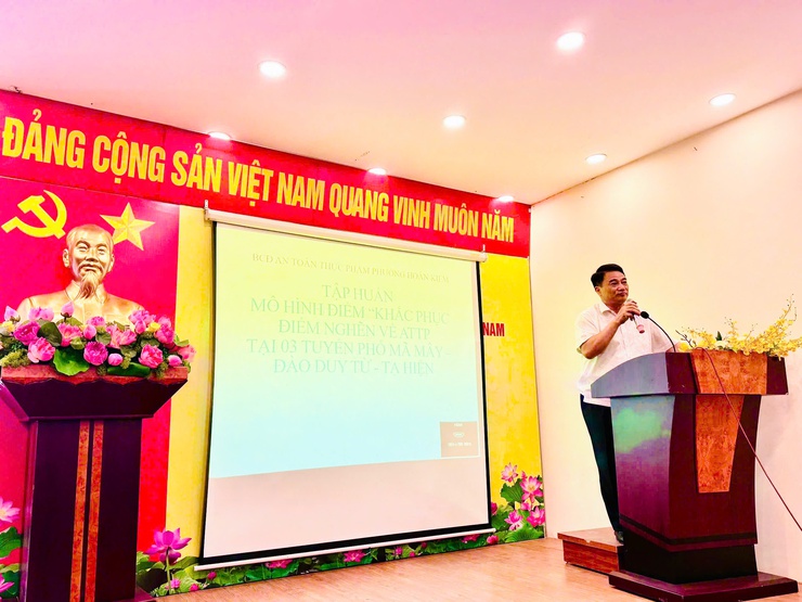 Triển khai mô hình tuyến phố An toàn thực phẩm có kiểm soát nhằm giải quyết điểm nghẽn về An toàn thực phẩm” trên địa bàn phường Hoàn Kiếm- Ảnh 1.