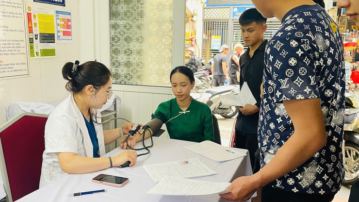 Triển khai mô hình tuyến phố An toàn thực phẩm có kiểm soát nhằm giải quyết điểm nghẽn về An toàn thực phẩm” trên địa bàn phường Hoàn Kiếm- Ảnh 3.