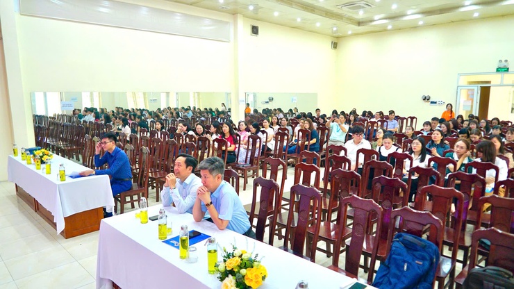 Phường Từ Liêm tổ chức hội nghị tập huấn triển khai giáo dục kỹ năng công dân số trong trường phổ thông

- Ảnh 1.