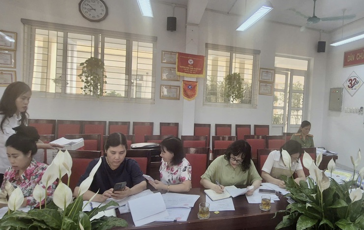 Đoàn kiểm tra liên ngành ATTP phường Thanh Xuân làm việc tại trường Tiểu học Phan Đình Giót- Ảnh 4.