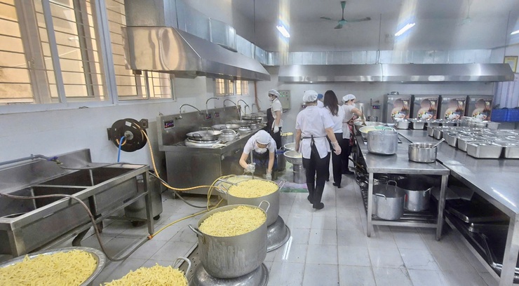 Đoàn kiểm tra liên ngành ATTP phường Thanh Xuân làm việc tại trường Tiểu học Phan Đình Giót- Ảnh 2.