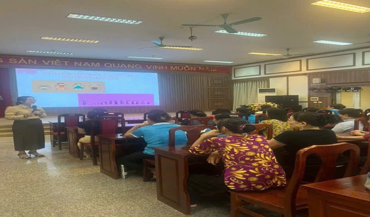 Trạm Y tế và Hội LHPN phường Đông Ngạc tổ chức truyền thông chăm sóc sức khỏe sinh sản cho hội viên phụ nữ trên địa bàn- Ảnh 3.