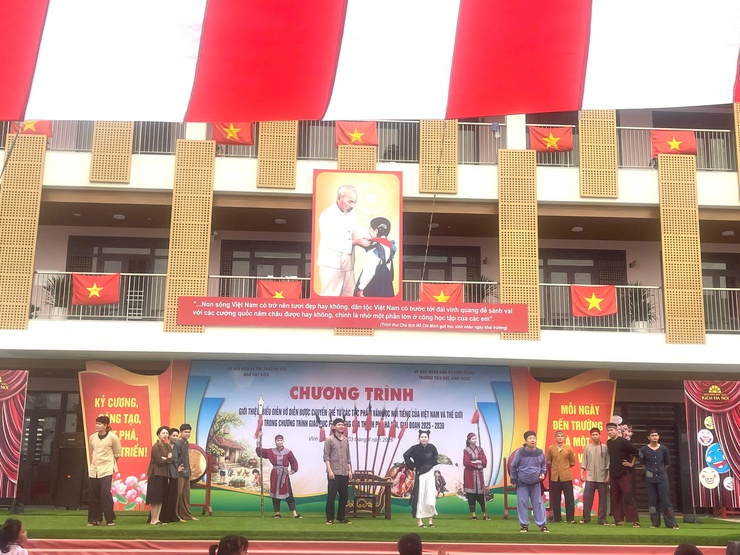 Sân khấu hóa tác phẩm văn học: Học sinh Trường Tiểu học Vĩnh Ngọc hào hứng trải nghiệm nghệ thuật- Ảnh 6.