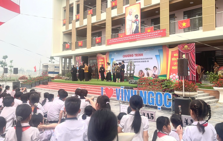 Sân khấu hóa tác phẩm văn học: Học sinh Trường Tiểu học Vĩnh Ngọc hào hứng trải nghiệm nghệ thuật- Ảnh 7.