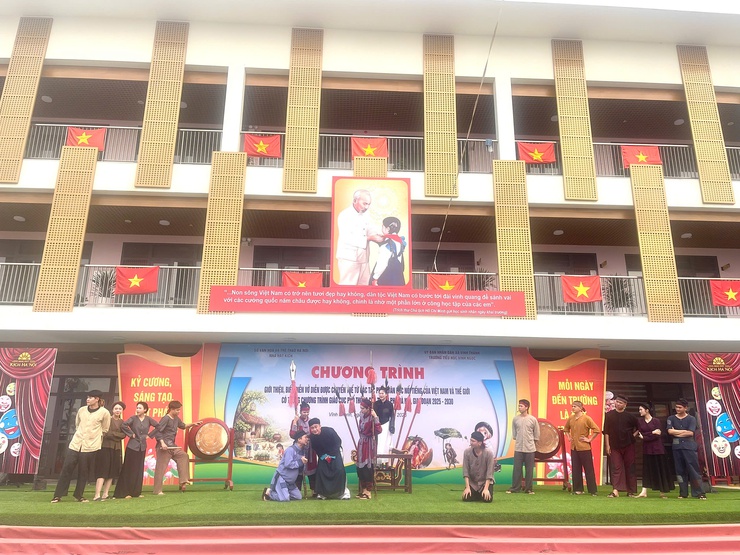 Sân khấu hóa tác phẩm văn học: Học sinh Trường Tiểu học Vĩnh Ngọc hào hứng trải nghiệm nghệ thuật- Ảnh 5.