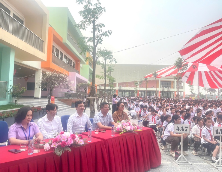 Sân khấu hóa tác phẩm văn học: Học sinh Trường Tiểu học Vĩnh Ngọc hào hứng trải nghiệm nghệ thuật- Ảnh 2.