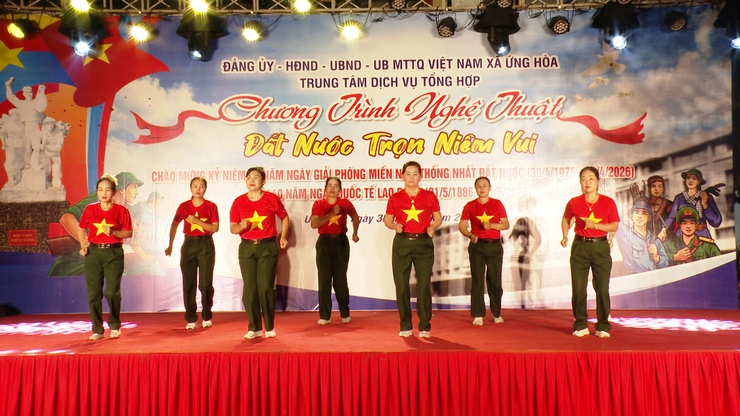 SÔI NỔI ĐÊM VĂN NGHỆ "ĐẤT NƯỚC TRỌN NIỀM VUI"  CHÀO MỪNG 51 GIẢI PHÓNG MIỀN NAM THỐNG NHẤT ĐẤT NƯỚC.- Ảnh 18.