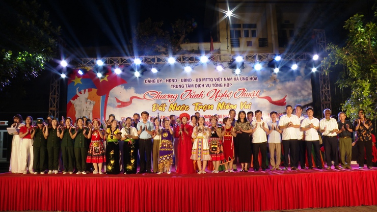 SÔI NỔI ĐÊM VĂN NGHỆ "ĐẤT NƯỚC TRỌN NIỀM VUI"  CHÀO MỪNG 51 GIẢI PHÓNG MIỀN NAM THỐNG NHẤT ĐẤT NƯỚC.- Ảnh 22.