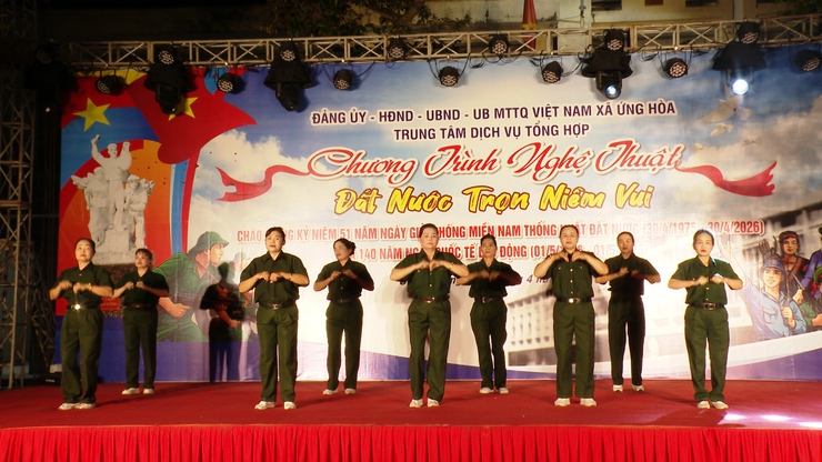 SÔI NỔI ĐÊM VĂN NGHỆ "ĐẤT NƯỚC TRỌN NIỀM VUI"  CHÀO MỪNG 51 GIẢI PHÓNG MIỀN NAM THỐNG NHẤT ĐẤT NƯỚC.- Ảnh 6.