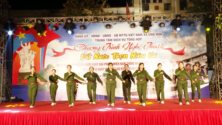 SÔI NỔI ĐÊM VĂN NGHỆ "ĐẤT NƯỚC TRỌN NIỀM VUI"  CHÀO MỪNG 51 GIẢI PHÓNG MIỀN NAM THỐNG NHẤT ĐẤT NƯỚC.- Ảnh 3.