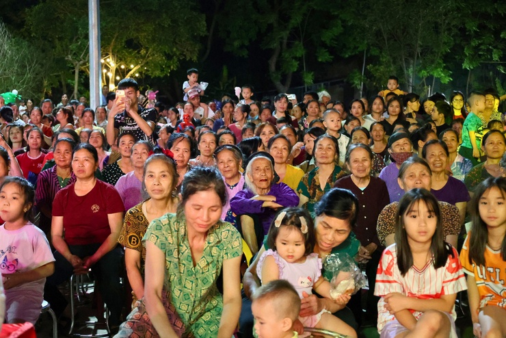 SÔI NỔI CHƯƠNG TRÌNH NGHỆ THUẬT CHÀO MỪNG CÁC NGÀY LỄ LỚN TẠI XÃ TIẾN THẮNG- Ảnh 1.