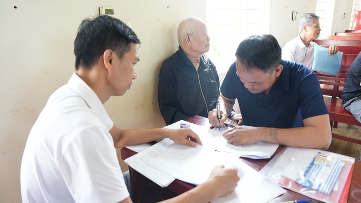 76 hộ dân xã Dương Hoà nhận tiền bồi thường giải phóng mặt bằng Dự án Depot Sơn Đồng - Ảnh 2.