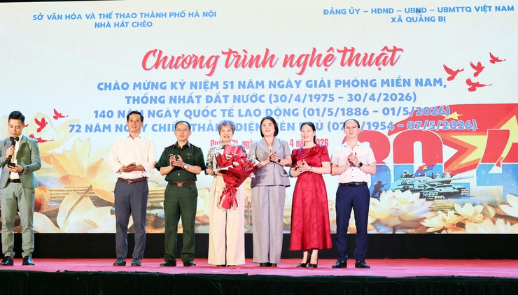 Đêm nghệ thuật đặc sắc lan tỏa niềm tự hào dân tộc dịp 30/4 - 1/5 tại xã Quảng Bị- Ảnh 2.
