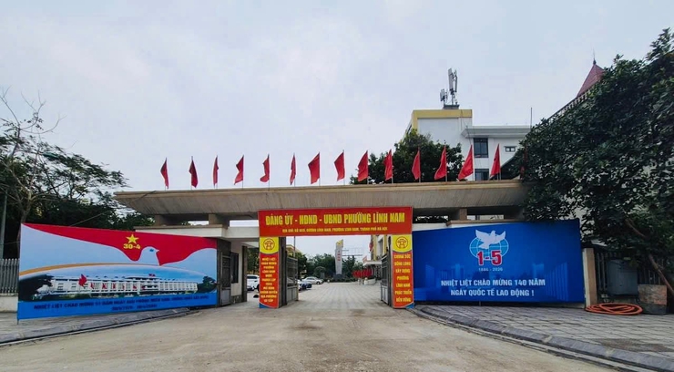 RỰC RỠ SẮC CỜ HOA, PHƯỜNG LĨNH NAM THI ĐUA CHÀO MỪNG 51 NĂM NGÀY GIẢI PHÓNG MIỀN NAM VÀ 140 NĂM NGÀY QUỐC TẾ LAO ĐỘNG 01/5- Ảnh 2.