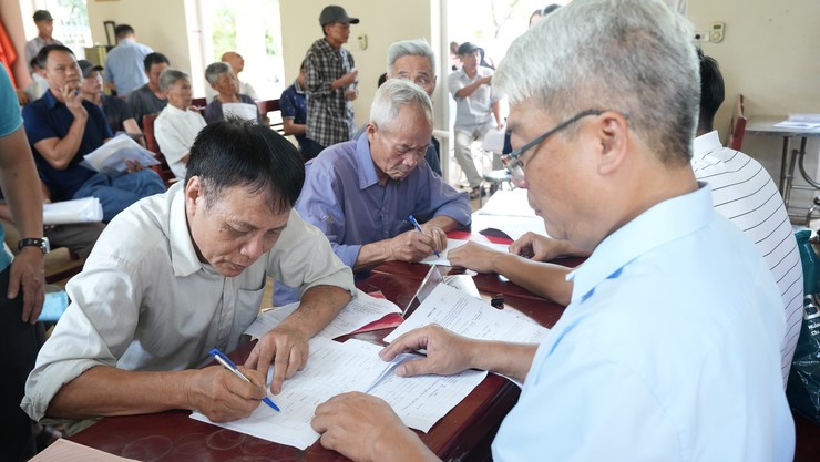 76 hộ dân xã Dương Hoà nhận tiền bồi thường giải phóng mặt bằng Dự án Depot Sơn Đồng - Ảnh 3.