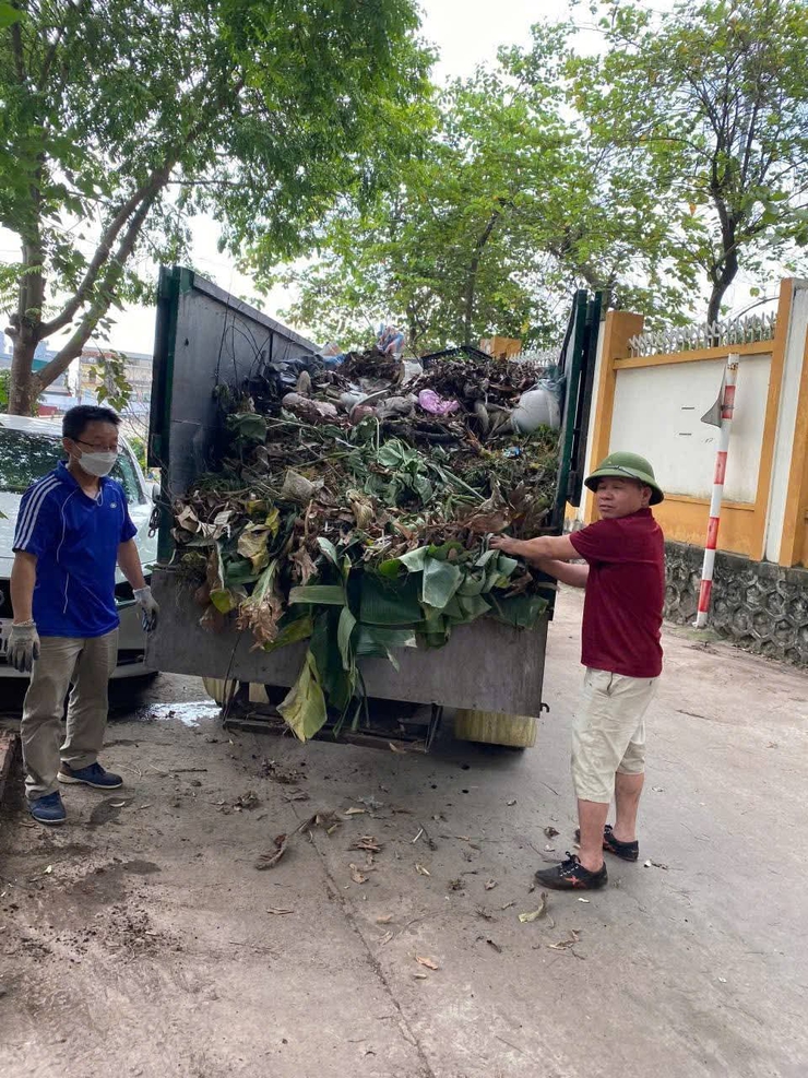 RỰC RỠ SẮC CỜ HOA, PHƯỜNG LĨNH NAM THI ĐUA CHÀO MỪNG 51 NĂM NGÀY GIẢI PHÓNG MIỀN NAM VÀ 140 NĂM NGÀY QUỐC TẾ LAO ĐỘNG 01/5- Ảnh 3.