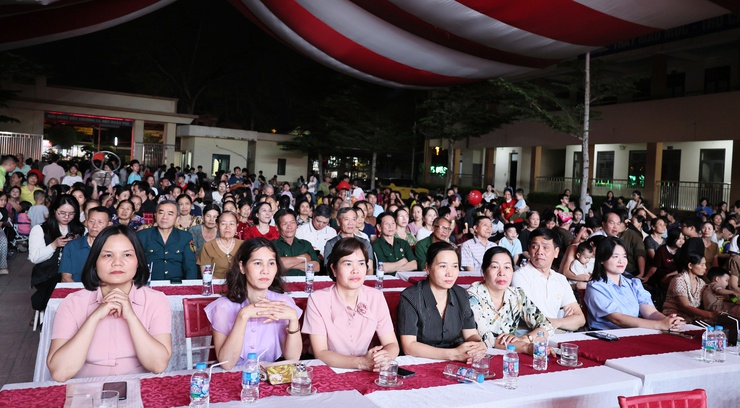 Đêm nghệ thuật đặc sắc lan tỏa niềm tự hào dân tộc dịp 30/4 - 1/5 tại xã Quảng Bị- Ảnh 4.