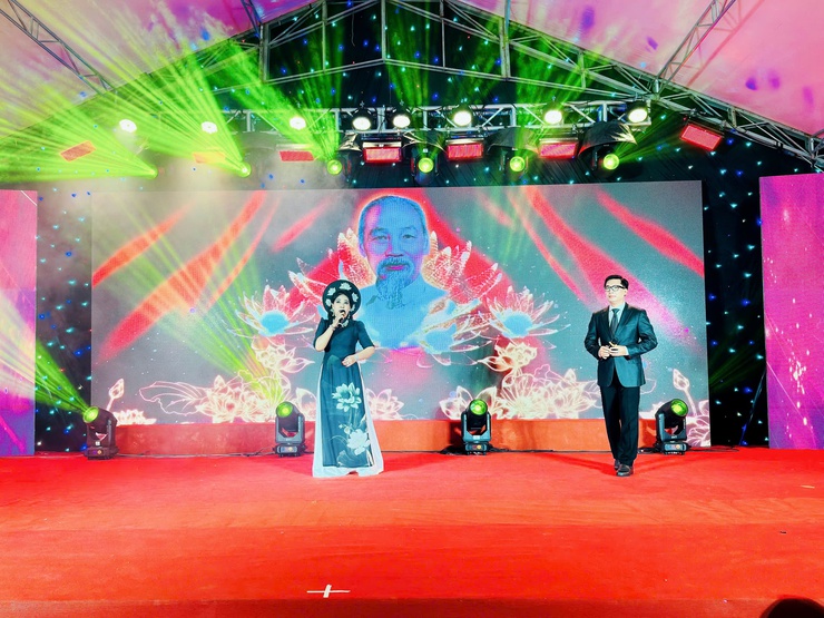 Nam Phù: Chương trình nghệ thuật “Vang khúc ca khải hoàn" – thắp sáng lịch sử, lan toả niềm tự hào dân tộc- Ảnh 7.