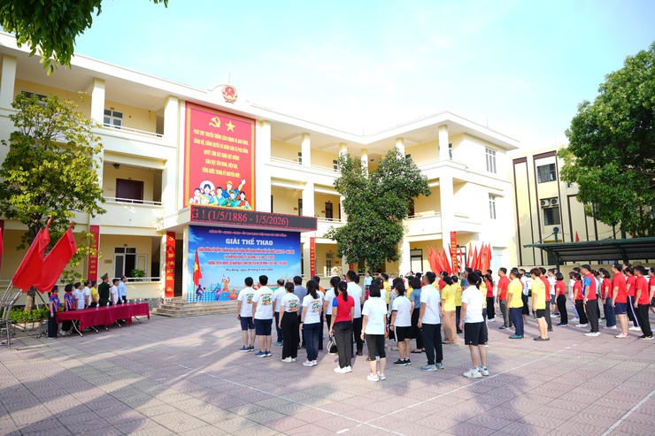 XÃ PHÙ ĐỔNG TỔ CHỨC GIẢI THỂ THAO CÁN BỘ, CÔNG CHỨC, VIÊN CHỨC, NGƯỜI LAO ĐỘNG CHÀO MỪNG CÁC NGÀY LỄ LỚN- Ảnh 1.