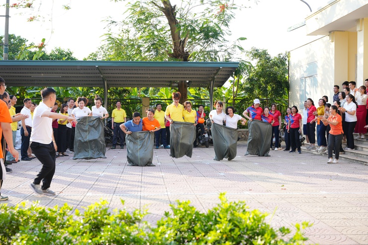 XÃ PHÙ ĐỔNG TỔ CHỨC GIẢI THỂ THAO CÁN BỘ, CÔNG CHỨC, VIÊN CHỨC, NGƯỜI LAO ĐỘNG CHÀO MỪNG CÁC NGÀY LỄ LỚN- Ảnh 4.