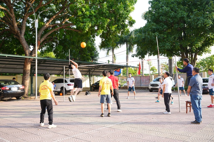 XÃ PHÙ ĐỔNG TỔ CHỨC GIẢI THỂ THAO CÁN BỘ, CÔNG CHỨC, VIÊN CHỨC, NGƯỜI LAO ĐỘNG CHÀO MỪNG CÁC NGÀY LỄ LỚN- Ảnh 5.