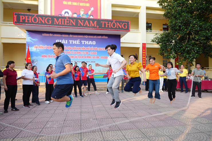 XÃ PHÙ ĐỔNG TỔ CHỨC GIẢI THỂ THAO CÁN BỘ, CÔNG CHỨC, VIÊN CHỨC, NGƯỜI LAO ĐỘNG CHÀO MỪNG CÁC NGÀY LỄ LỚN- Ảnh 6.