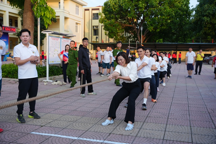 XÃ PHÙ ĐỔNG TỔ CHỨC GIẢI THỂ THAO CÁN BỘ, CÔNG CHỨC, VIÊN CHỨC, NGƯỜI LAO ĐỘNG CHÀO MỪNG CÁC NGÀY LỄ LỚN- Ảnh 8.