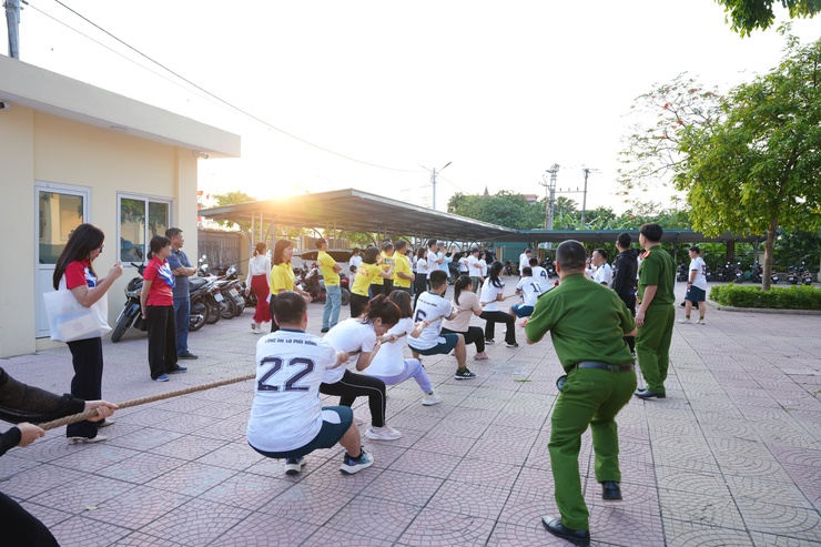 XÃ PHÙ ĐỔNG TỔ CHỨC GIẢI THỂ THAO CÁN BỘ, CÔNG CHỨC, VIÊN CHỨC, NGƯỜI LAO ĐỘNG CHÀO MỪNG CÁC NGÀY LỄ LỚN- Ảnh 9.