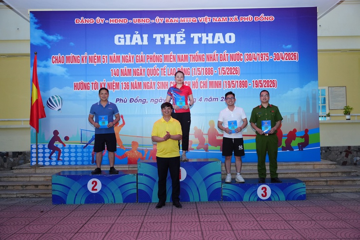 XÃ PHÙ ĐỔNG TỔ CHỨC GIẢI THỂ THAO CÁN BỘ, CÔNG CHỨC, VIÊN CHỨC, NGƯỜI LAO ĐỘNG CHÀO MỪNG CÁC NGÀY LỄ LỚN- Ảnh 12.