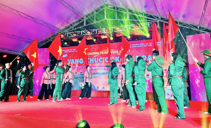 Nam Phù: Chương trình nghệ thuật “Vang khúc ca khải hoàn" – thắp sáng lịch sử, lan toả niềm tự hào dân tộc- Ảnh 11.