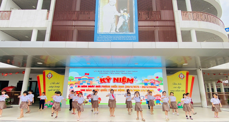 TRƯỜNG TIỂU HỌC TRẦN PHÚ QUAN TÂM GIÁO DỤC TRUYỀN THỐNG CHO HỌC SINH NHÂN DỊP 51 NĂM NGÀY GIẢI PHÓNG MIỀN NAM, THỐNG NHẤT ĐẤT NƯỚC( 30/4/1975- 30/4/2026)- Ảnh 2.
