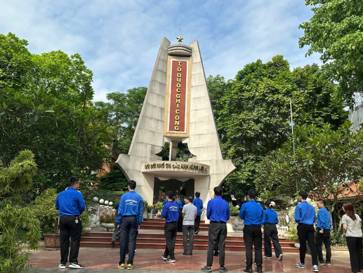 Phường Tây Hồ: Tri ân các anh hùng liệt sĩ nhân dịp kỷ niệm 51 năm ngày Giải phóng Miền Nam, thống nhất đất nước (30/4/1975 – 30/4/2026)- Ảnh 5.