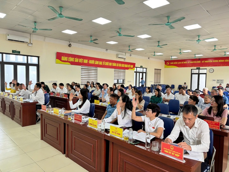HĐND Phường Lĩnh Nam tổ chức kỳ họp thứ Hai thông qua nhiều nội dung quan trọng, kiện toàn nhân sự UBND phường- Ảnh 3.