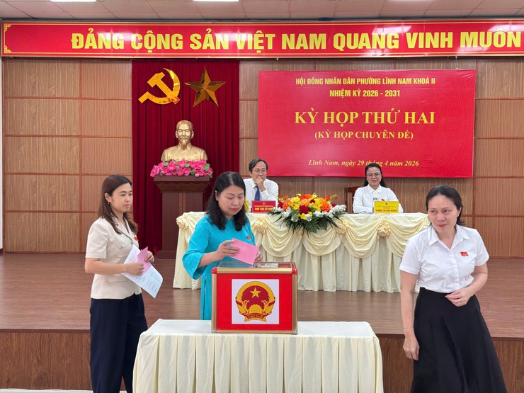 HĐND Phường Lĩnh Nam tổ chức kỳ họp thứ Hai thông qua nhiều nội dung quan trọng, kiện toàn nhân sự UBND phường- Ảnh 5.