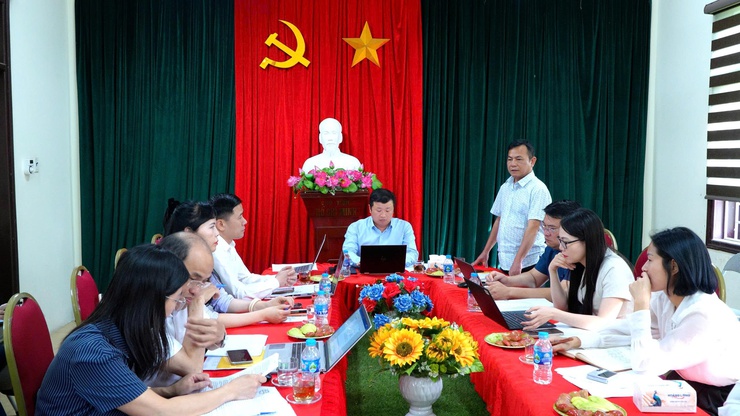 Thường trực Đảng ủy xã làm việc với Trung tâm Dịch vụ tổng hợp: Rà soát nhiệm vụ trọng tâm năm 2026, tháo gỡ khó khăn, nâng cao hiệu quả hoạt động- Ảnh 4.