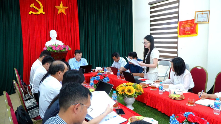 Thường trực Đảng ủy xã làm việc với Trung tâm Dịch vụ tổng hợp: Rà soát nhiệm vụ trọng tâm năm 2026, tháo gỡ khó khăn, nâng cao hiệu quả hoạt động- Ảnh 2.