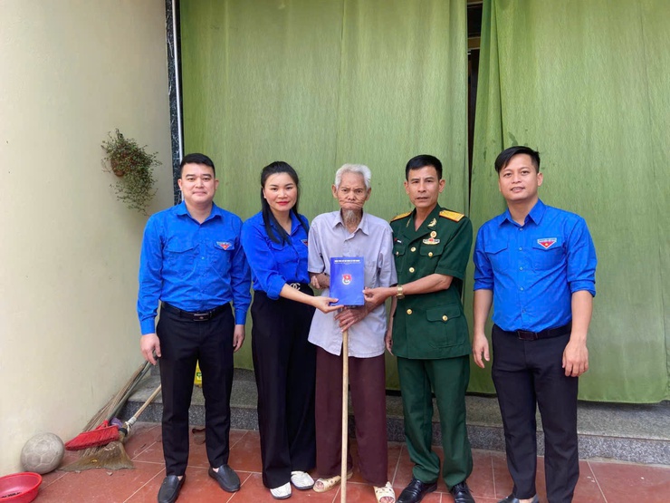 Tuổi trẻ Phú Nghĩa thăm hỏi, tri ân Cựu chiến binh nhân dịp 30/4- Ảnh 1.