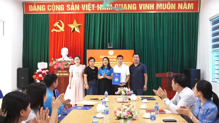 Hội nghị công bố Quyết định thành lập Công đoàn cơ sở Trạm Y tế- Ảnh 1. Hội nghị công bố Quyết định thành lập Công đoàn cơ sở Trạm Y tế- Ảnh 1.