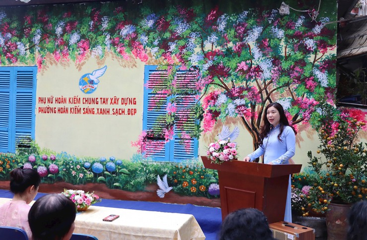 Khánh thành công trình “Tranh tường bích họa” tại Nhà sinh hoạt cộng đồng Tổ dân phố Hàng Mã 6, ngõ 12B Lý Nam Đế- Ảnh 2.