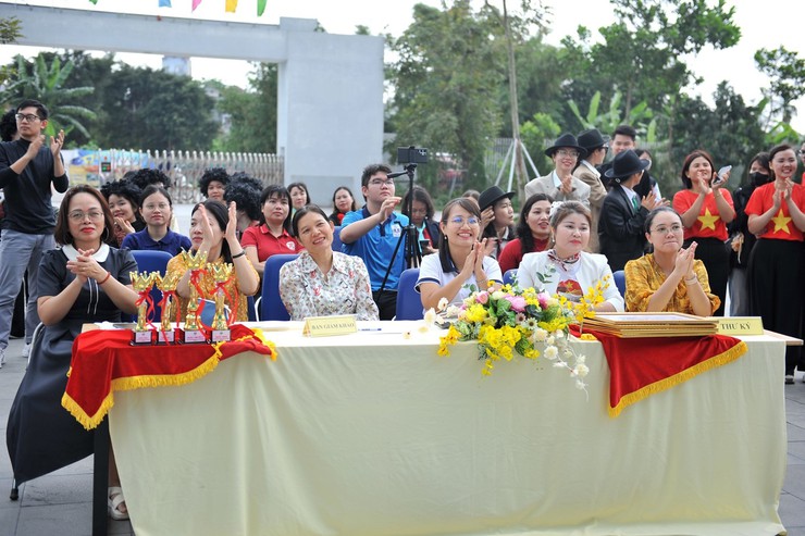Trường THCS Linh Đàm - nơi hạnh phúc nở hoa trong hội thi “Công đoàn viên tài năng - duyên dáng - hạnh phúc”- Ảnh 1.