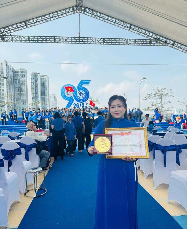 Tự hào tuổi trẻ Tiểu học Linh Đàm: Bí thư chi đoàn Nguyễn Khánh Ly được vinh danh trong 95 gương mặt tiêu biểu thủ đô- Ảnh 1.