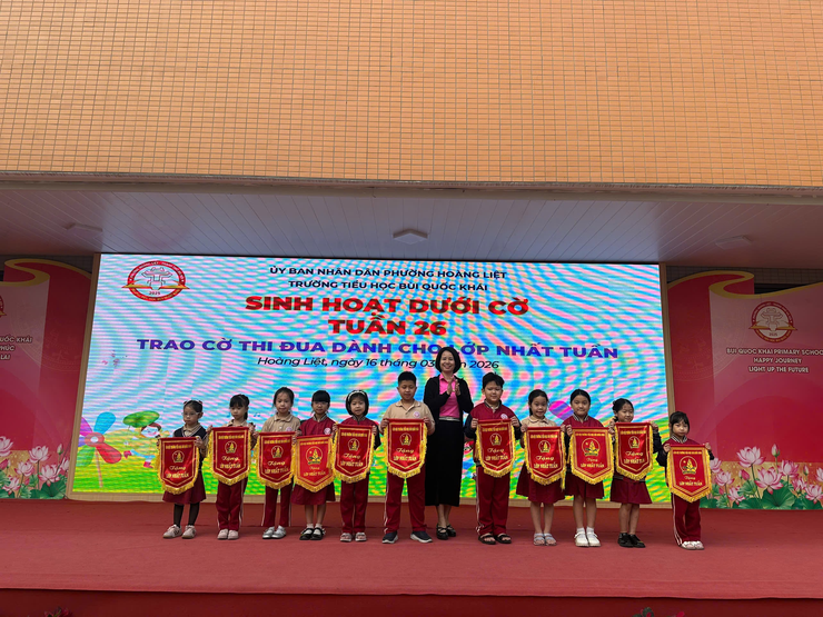 Trường Tiểu học Bùi Quốc Khái lan tỏa nét đẹp văn hóa ứng xử trong tiết sinh hoạt dưới cờ - Ảnh 1.