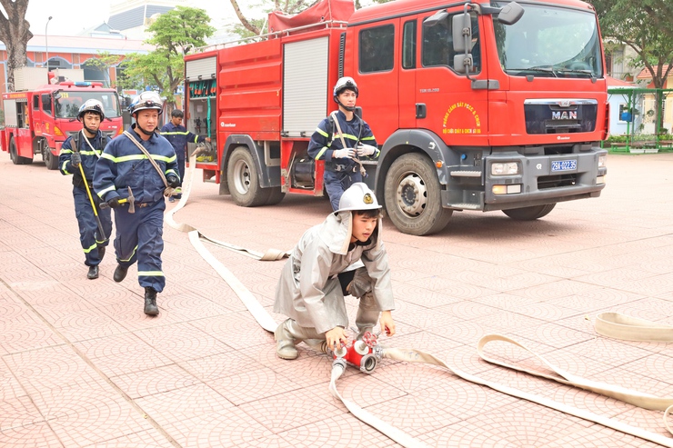 Trường THCS Trung Sơn Trầm tuyên truyền và diễn tập phòng cháy, chữa cháy, cứu  cứu hộ năm 2026- Ảnh 8.