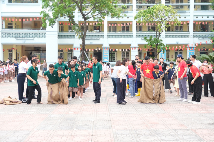 Hội khoẻ Phù Đổng trường Tiểu học Chu Văn An năm học 2025 - 2026: Dấu ấn gắn kết giữa gia đình và nhà trường- Ảnh 2.